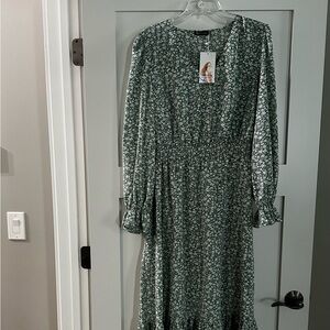 Chic Long Sleeve Floral Dress in Green